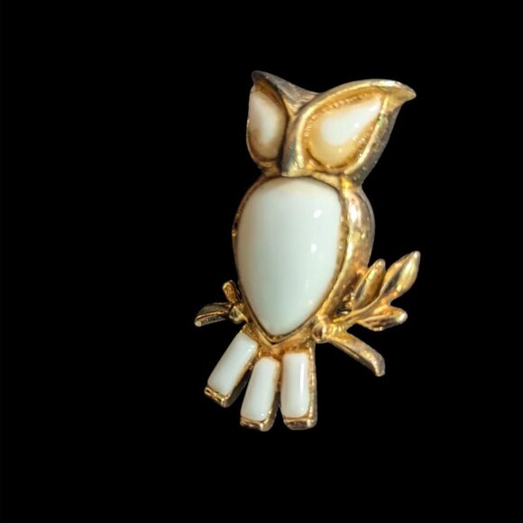 Gold-Tone Owl Brooch Pin With White Milk Glass Cabochons Vintage Adorable Bird J - Picture 2 of 6